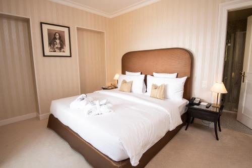Executive Suite with Partial Lake View