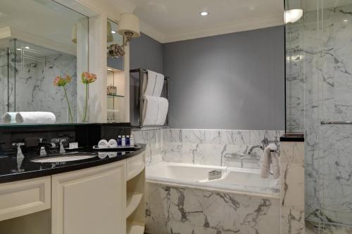 Premium Large King Room