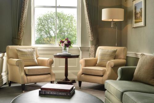One-Bedroom King Suite with Courtyard View - Heritage Wing