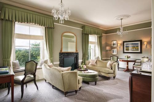 Large One-Bedroom Suite with Two Double Beds