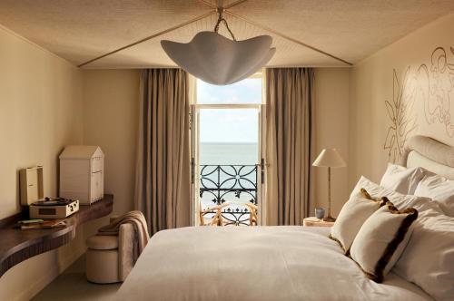 Deluxe Double Room with Balcony and Sea View