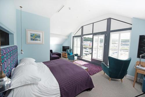 Deluxe Suite with Sea View
