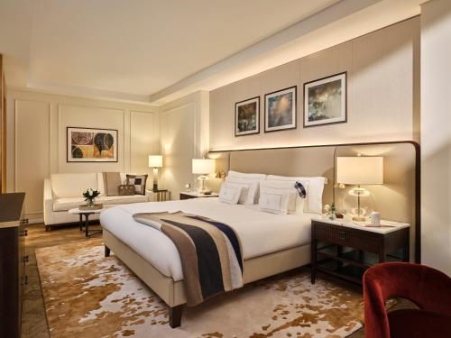 Whitehall Suite