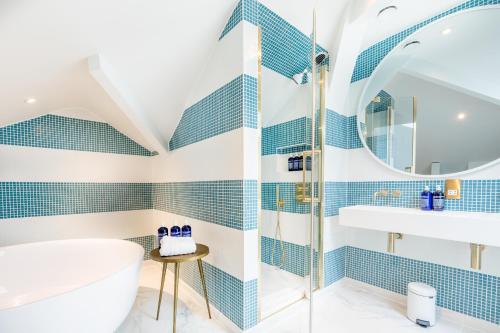Deluxe Double or Twin Room with Sea View