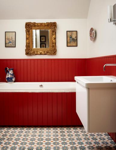 Deluxe King Suite