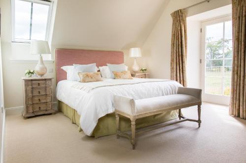 Deluxe Three-Bedroom Cottage