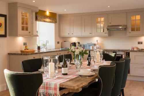 Deluxe Three-Bedroom Cottage