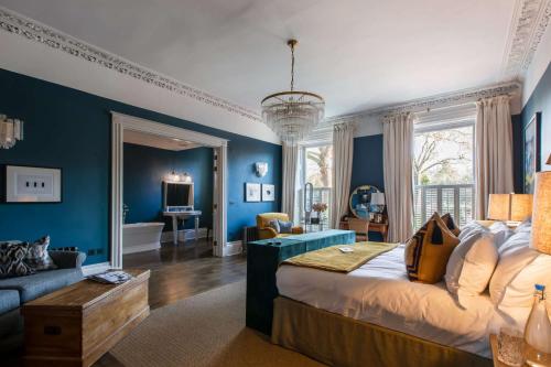 Superior King Room 