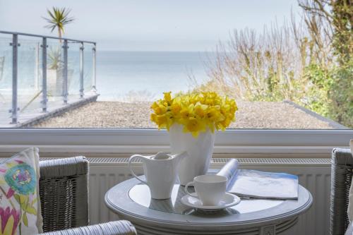 Deluxe Double Room with Side Sea View