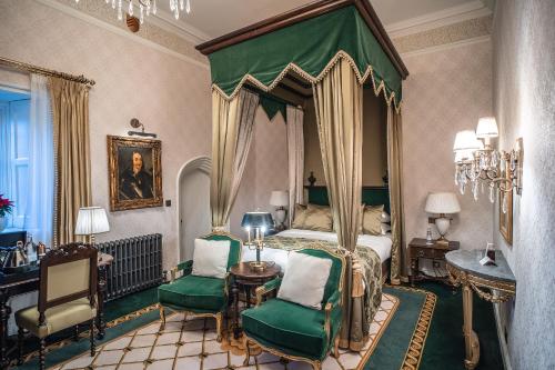 Deluxe Bedchamber