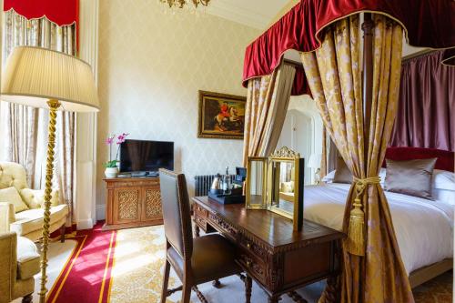 Deluxe Bedchamber