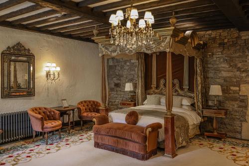Superior Deluxe Bedchamber