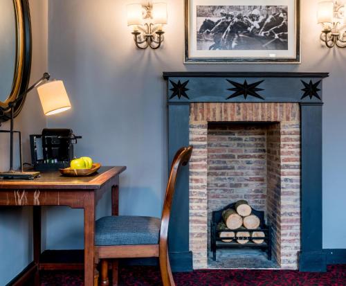 Cottage Four Poster Junior Suite