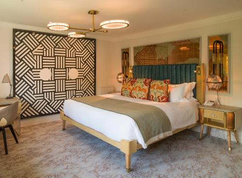 Marvelous Room 