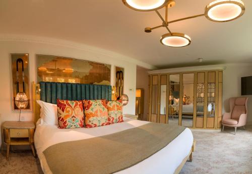Marvelous Room 
