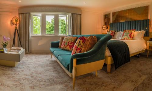 Marvelous Room 