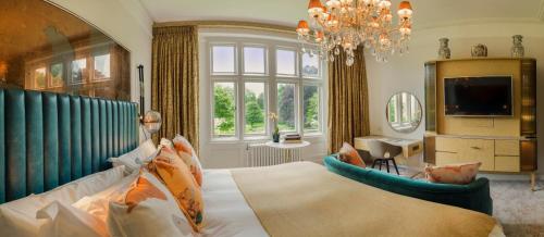 Marvelous Room 