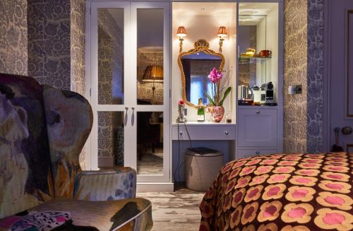 Mews Marvelous Room