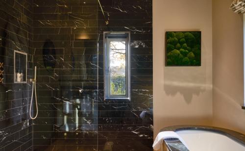Mews Marvelous Room