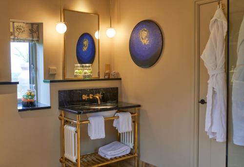 Mews Marvelous Room