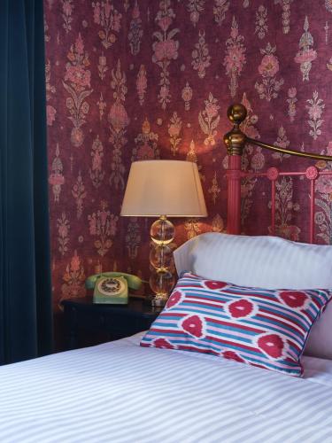 Cozy Double Room - Coach House 