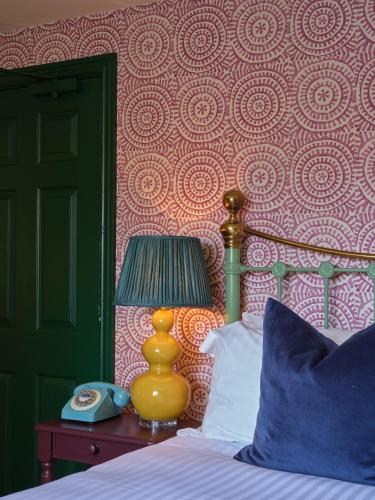 Cozy Double Room - Coach House 