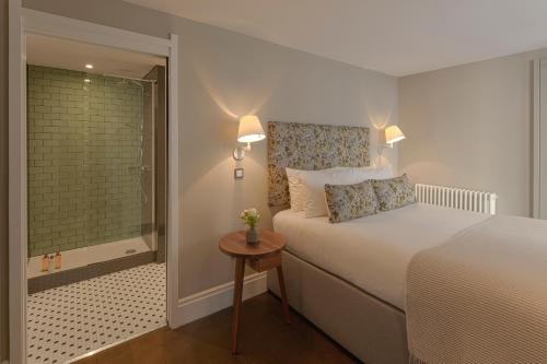 Luxury One Bedroom Apartment with Bed Alcove