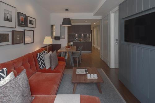 Luxury One Bedroom Apartment with Bed Alcove
