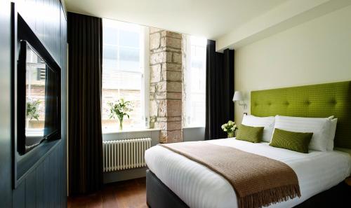 Luxury Three Bedroom Apartment 