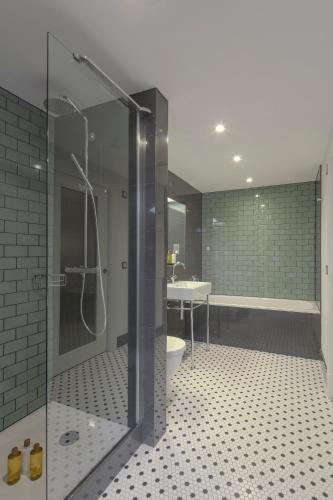 One Bedroom Penthouse Apartment