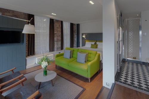 Deluxe One Bedroom Apartment