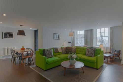 Deluxe One Bedroom Apartment with Balcony