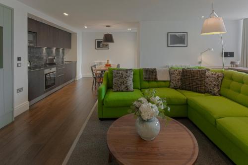Deluxe One Bedroom Apartment with Balcony