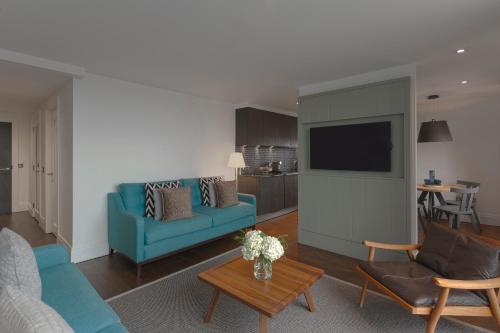 Deluxe One Bedroom Apartment with Balcony