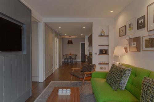 Luxury One Bedroom Apartment with Bed Alcove and Balcony