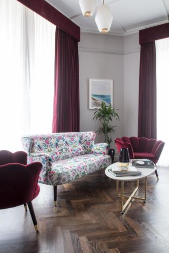 Deluxe King Suite