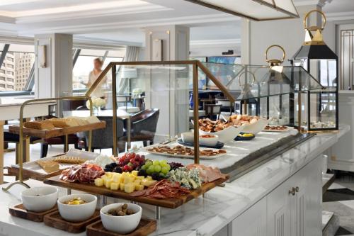 Club Bi-Level Family Suite