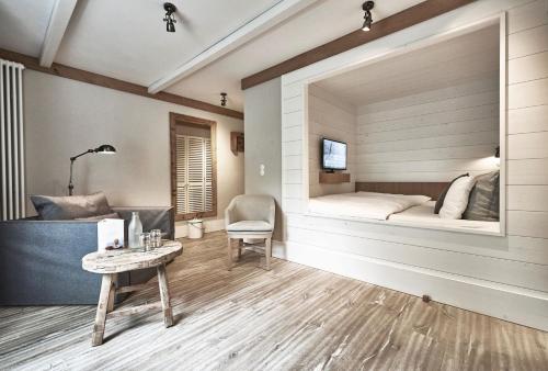Classic room, partly with alcove bed