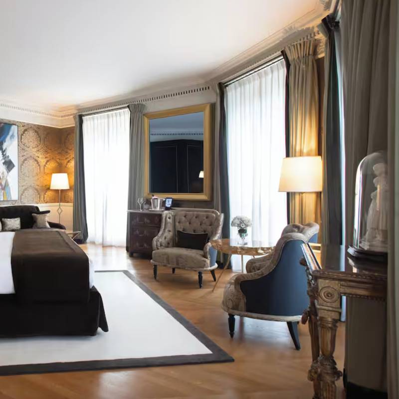 Eiffel Presidential Suite