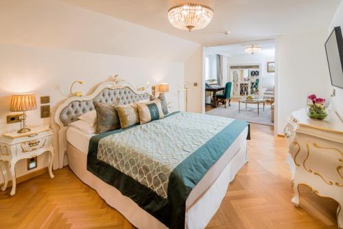 Castle Suite with City View