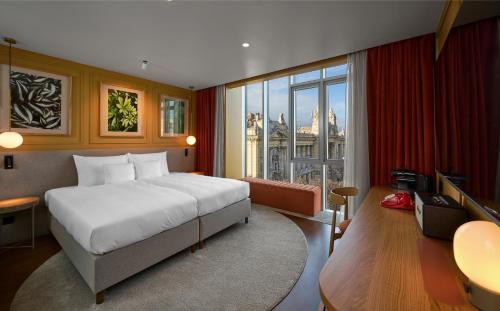 Deluxe Twin Room with City View