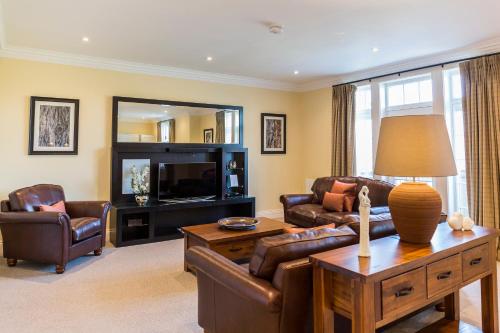 Loch Lomond Golf View Apartment (No Pets) 