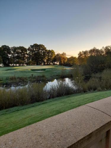 Loch Lomond Golf View Apartment (No Pets) 
