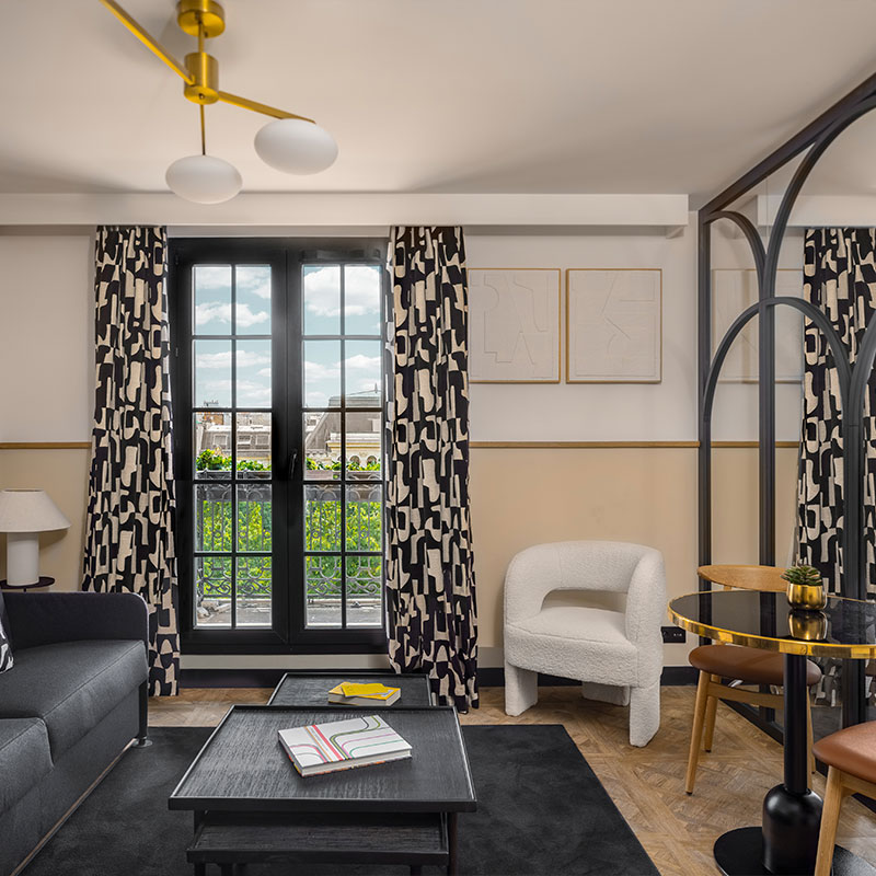 Junior Suite with Paris view and balcony