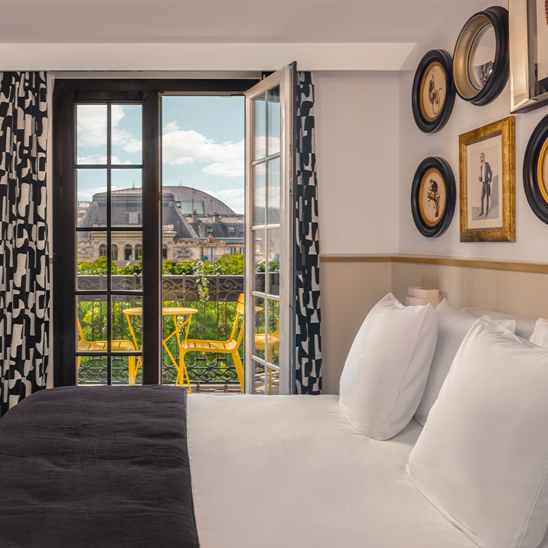 Junior Suite with Paris view and balcony