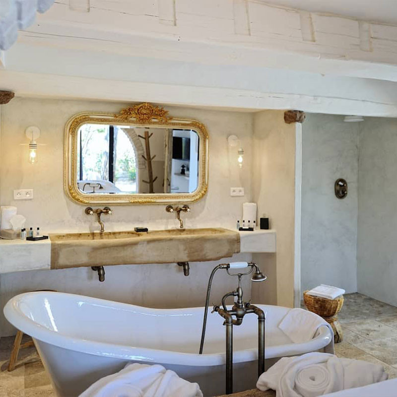 Pool Suite