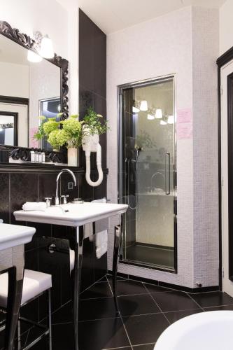 Double Deluxe  Room with Steam Room-shower