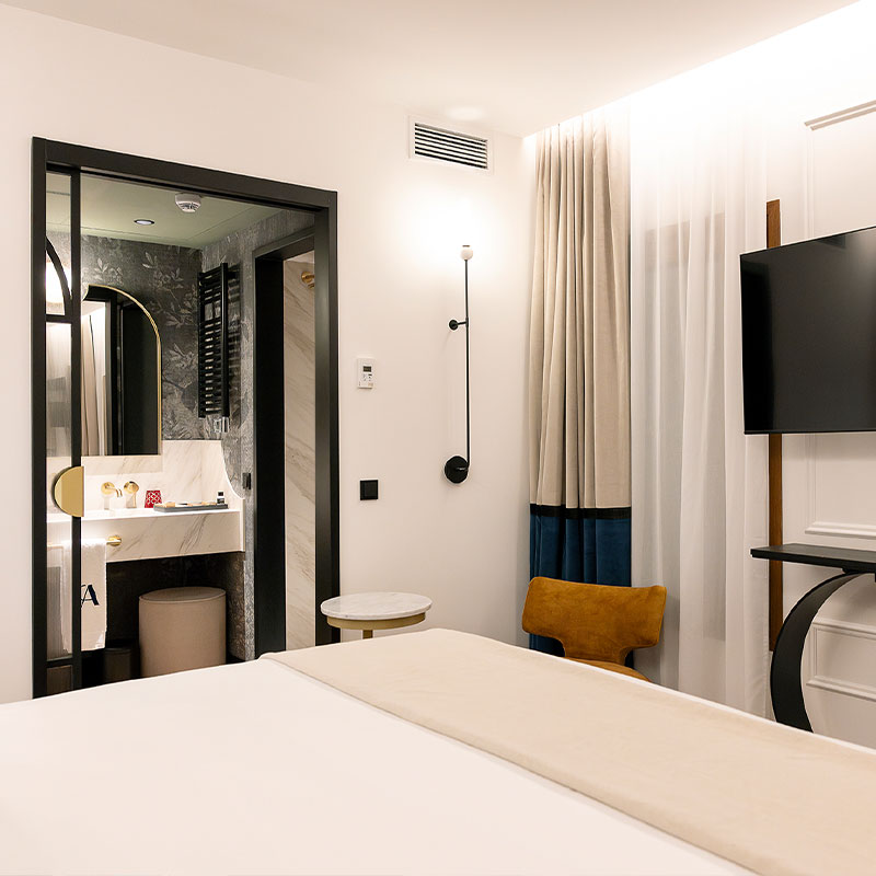 Superior Palace Room