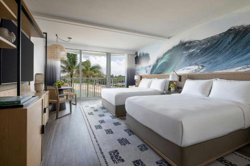 Resort Queen Room with Partial Ocean View - Low Floor