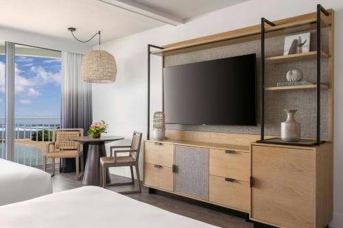 Queen Room with Ocean View and Balcony